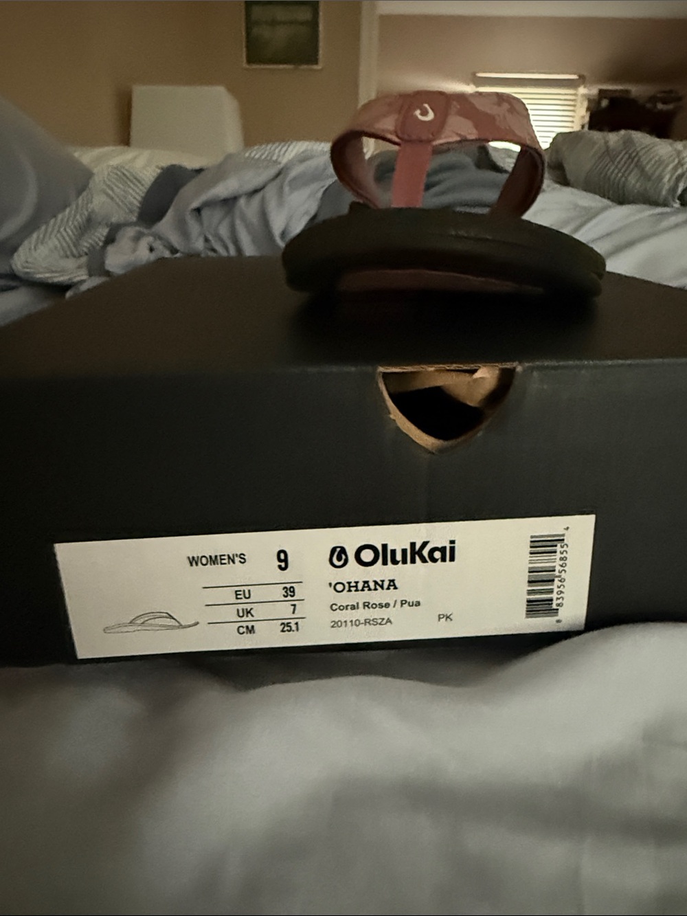 OluKai Pink Floral Thong Sandal new in box size 9 - Picture 4 of 5
